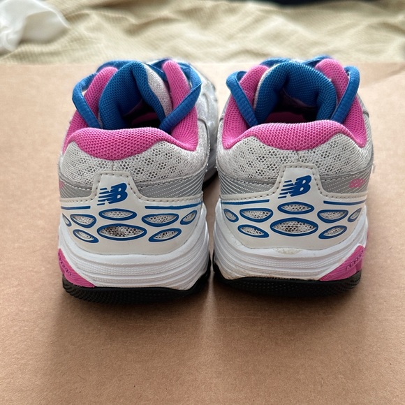 New Balance 680v3 Kids' White and Purple Sneakers - Picture 3 of 4